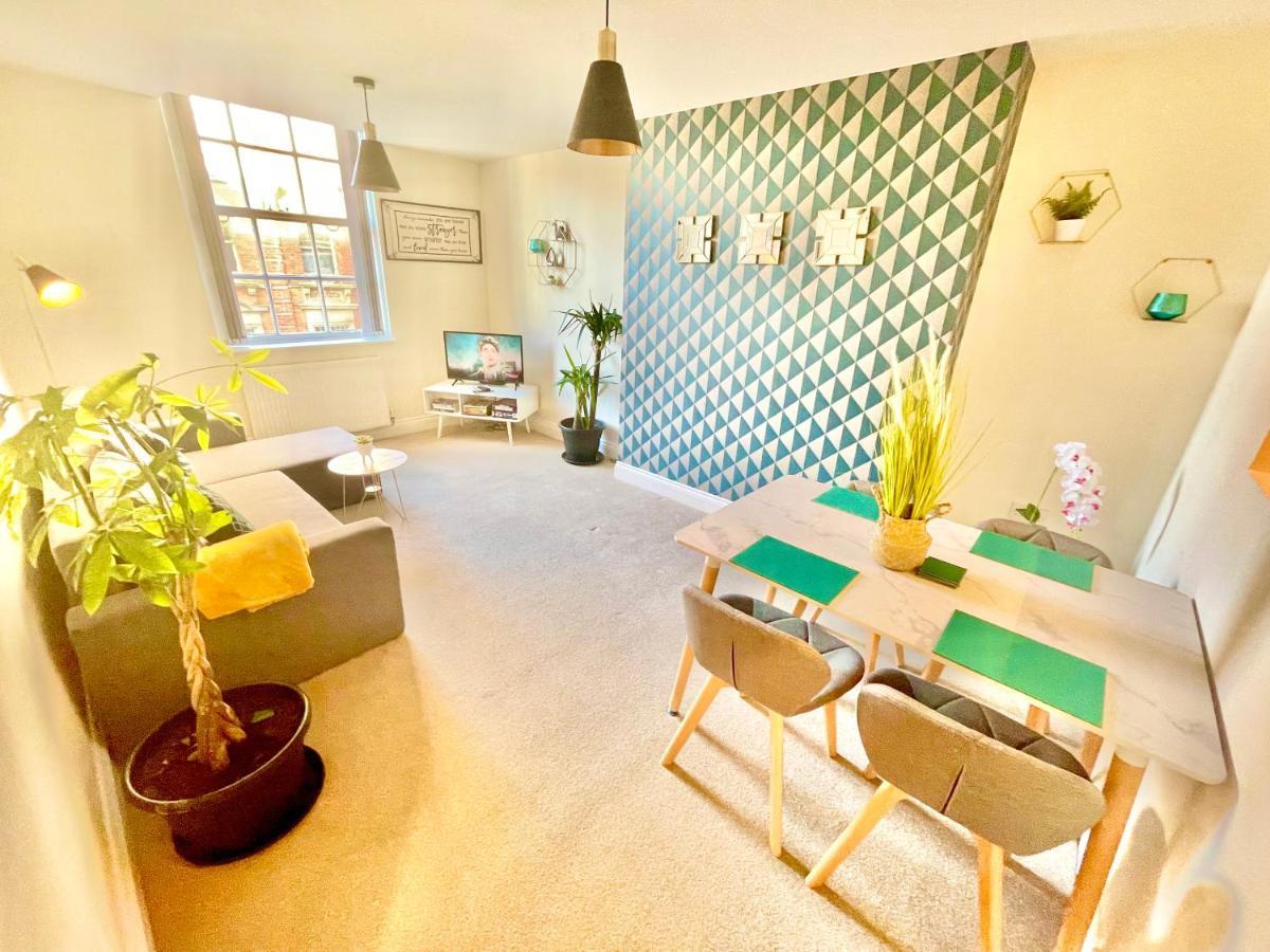 A Stylish Retreat - Super King Bed - Heart Of Town Centre - 5 Mins Stroll To Beach Bournemouth Esterno foto